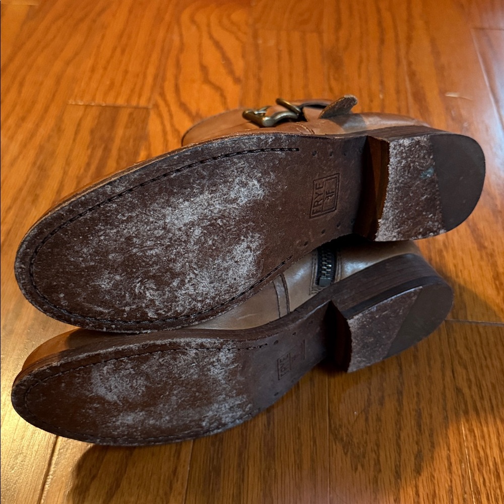 Frye - Picture 7 of 7